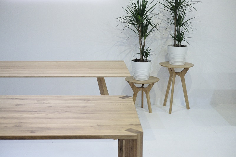 Stół drewniany na wymiar – czy tego typu mebel jest wart swojej ceny?