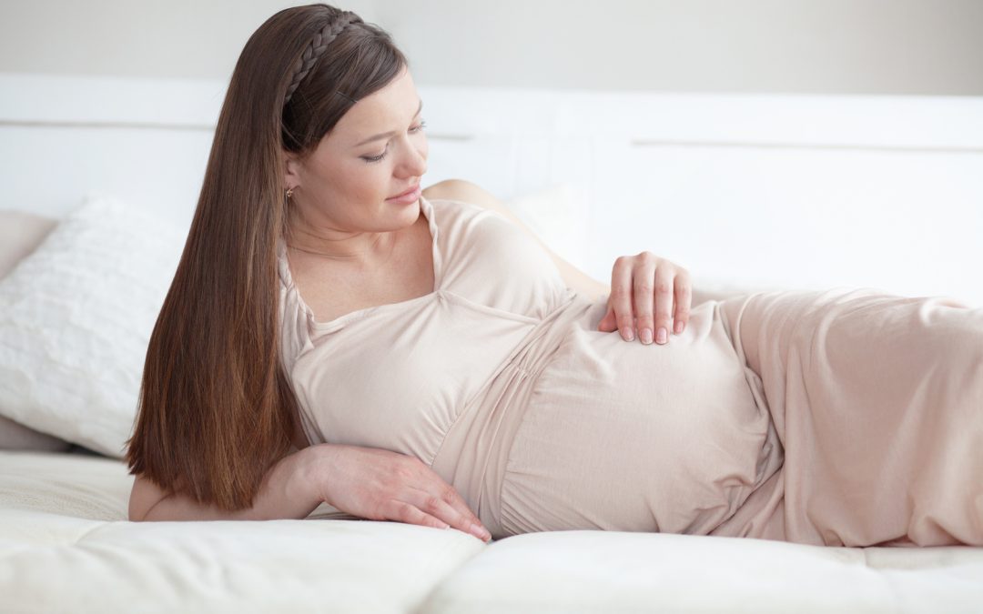 Koszula do karmienia – modna i praktyczna